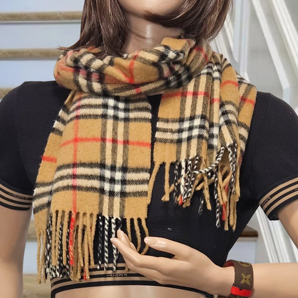 Burberry Brown Novacheck 𝟏𝟎𝟎% 𝐜𝐚𝐬𝐡𝐦𝐞𝐫𝐞